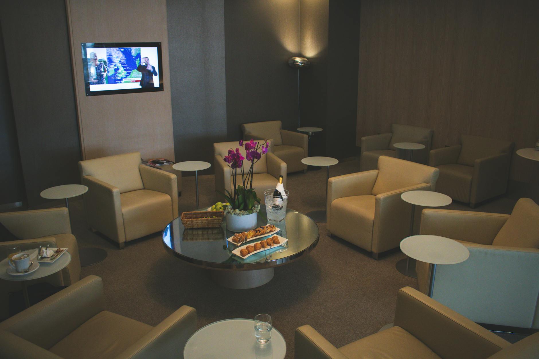 Premium airport lounge with panoramic seating